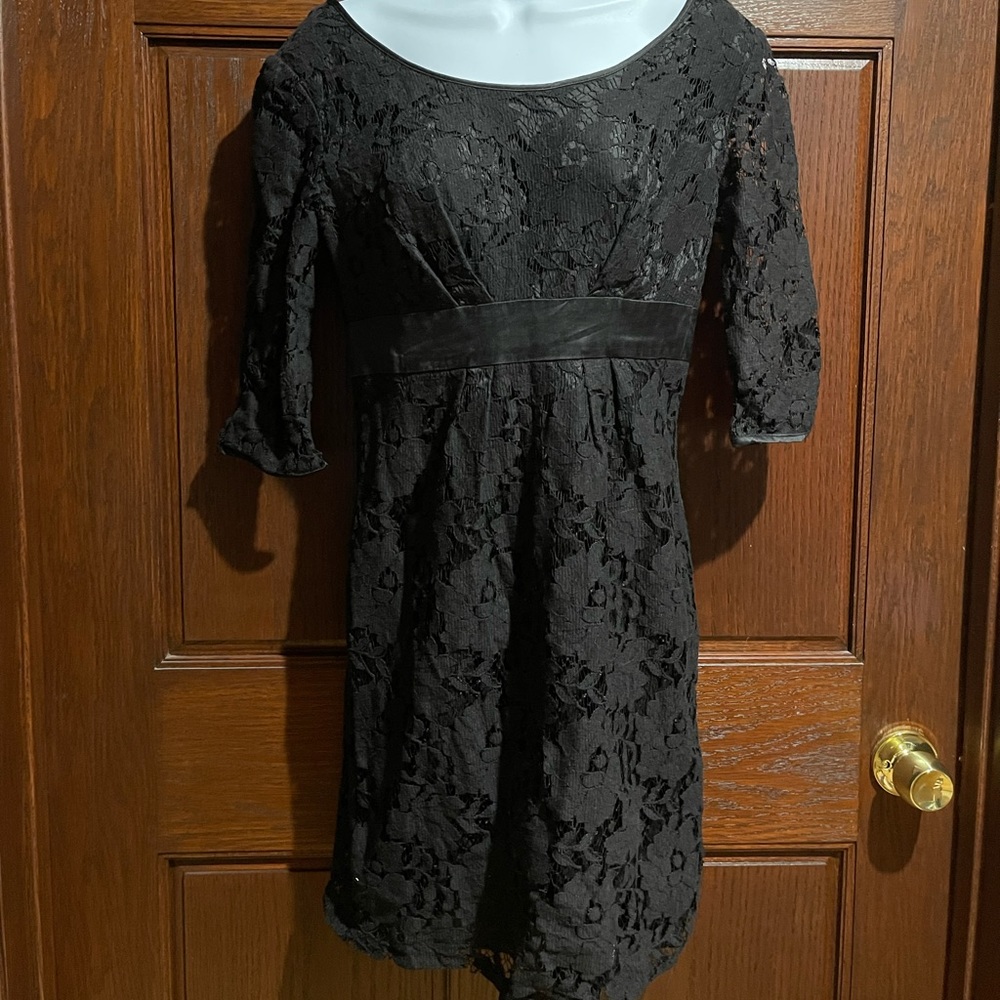 Beautiful Adrianna Papell lace black dress